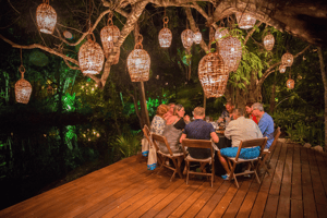 group of attendees having dinner during an incentive trip in mexico